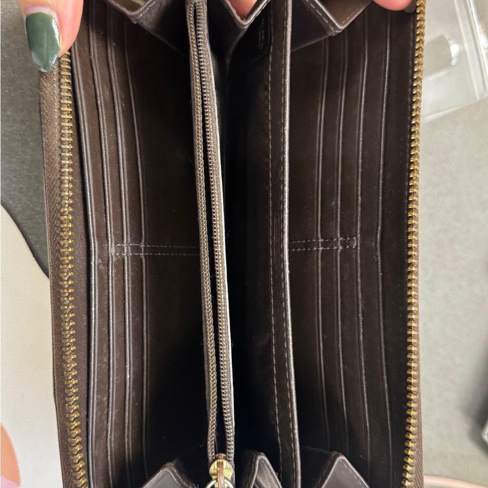 COACH Madison Leather Accordion Zip Wallet Purse. EUC Chocolate Brown - Picture 3 of 3